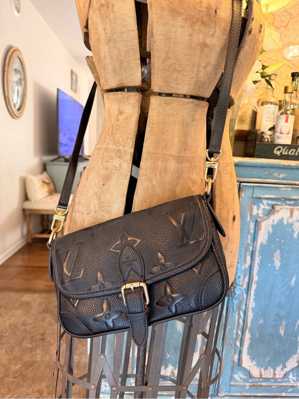 Black Embossed Leather Crossbody Bag with Matching Wallet - Picture 2 of 10